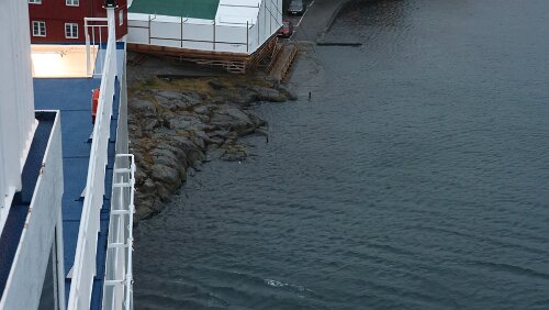 Tórshavn Aus der Perspektive würde man sagen er hat die Insel gestreift. Das ist auf jeden Fall ganz schön eng.