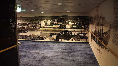 – Hirtshals – Kolding In einem der Treppenhäuser der MS Norröna.