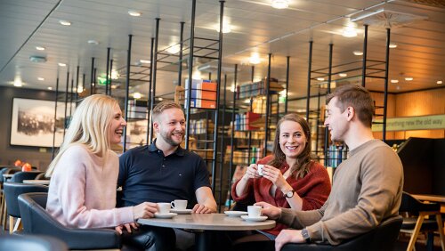 Undirhúsið Menschen