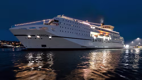 Das Schiff MS Norröna an Weihnachten / Tórshavn