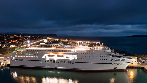 Das Schiff MS Norröna an Weihnachten / Tórshavn