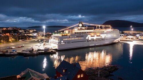 Das Schiff MS Norröna an Weihnachten / Tórshavn