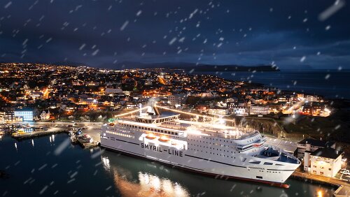 Das Schiff MS Norröna an Weihnachten / Tórshavn