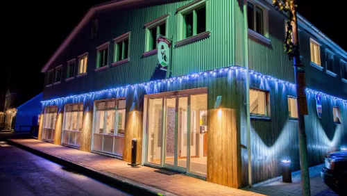 05.11.2023 Puffin Hotel Vík Puffin Hotel Vík Víkurbraut 26 870 Vík í Mýrdal Ísland Kostenfrei Parken am Hotel.