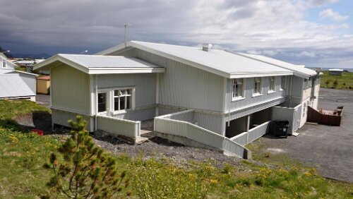 05.11.2023 Puffin Hotel Vík Puffin Hotel Vík Víkurbraut 26 870 Vík í Mýrdal Ísland Kostenfrei Parken am Hotel.