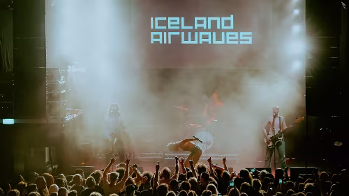 03.11.2022 amyl--the-sniffers--art-museum