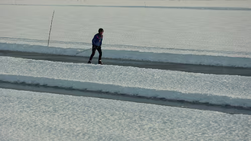 Sunne – Östersund In Mora, der „Siljan“ ist zugefroren.