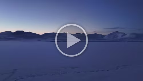 Snowmobile Safari to Grønfjorden Flug am Rande des Grønfjorden.