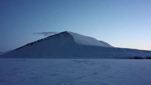 Snowmobile Safari to Grønfjorden „Herrfjellstupet“.