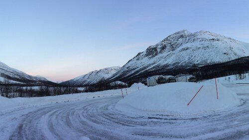 Tromsø – Skarberget – – Bognes – Bodø Am Rastplatz „ Sarastein “. Panorama