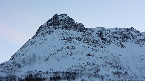 Tromsø – Skarberget – – Bognes – Bodø Am Rastplatz „ Sarastein “.