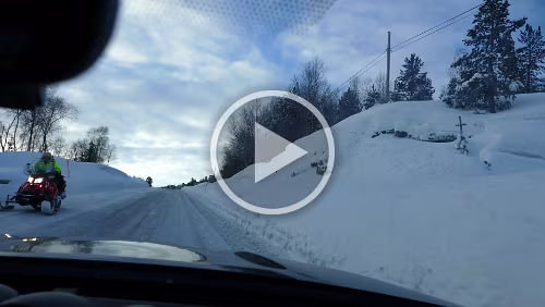 Bodø – Mosjøen Mit dem Schneemobil auf der Straße, das ist ist heftig.