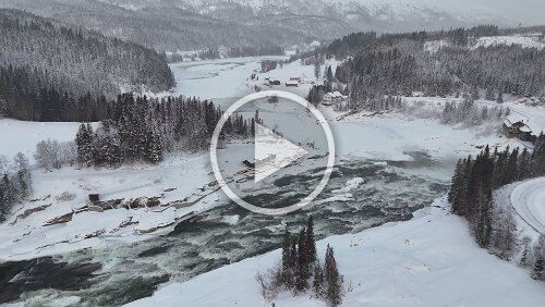 Mosjøen – Trondheim Am Laksforsen.