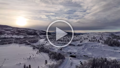 Mosjøen – Trondheim Am Abzweig der [E6] zum Sørfiplingdalsvegen der zum Villmarksveien gehört. Die [E6] wird dort gerade ausgebaut.