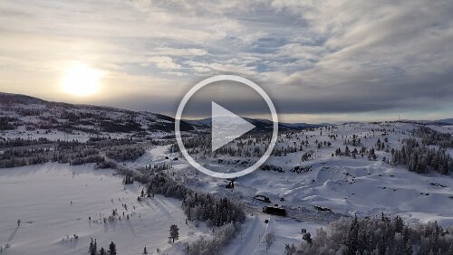 Mosjøen – Trondheim Am Abzweig der [E6] zum Sørfiplingdalsvegen der zum Villmarksveien gehört. Die [E6] wird dort gerade ausgebaut.