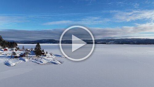 Mosjøen – Trondheim Die [E6] verläuft hier am Snåsavatnet entlang.