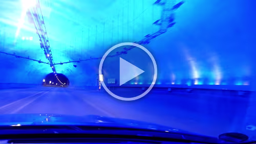 Lillehammer – Haukeli In einem Tunnel mit Beleuchtung.