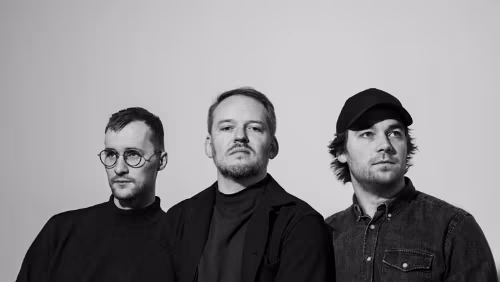 PolarJazz 2024 Torsdag 1. februar | 17:00 | Åpningskonsert med Espen Berg | Svalbard Kirke Espen Berg, piano // Bárður Reinert Poulsen, bass // Simon Albertsen, trommer Espen...