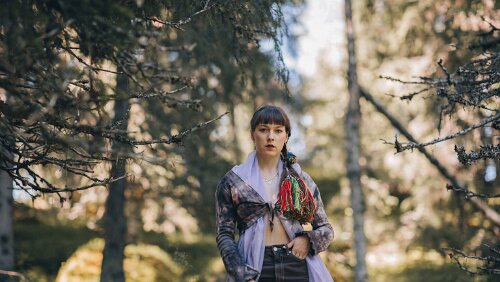 PolarJazz 2024 Lørdag 3. februar | 20:30 | Katarina Barruk | Kulturhuset Katarina Barruk er en av de sentrale unge artistene fra Sápmi i dag. Hun er kjent for en hardtslående,...