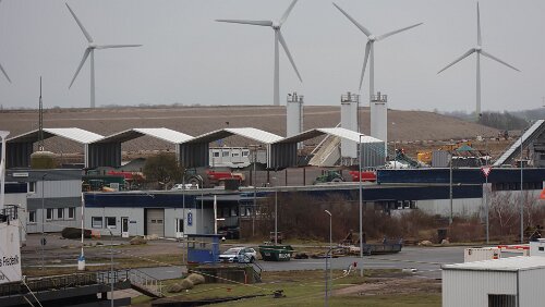 Hahnstätten – Puttgarden – – Rødby – Helsingør Die Bauarbeiten am Tunnel schreiten voran.