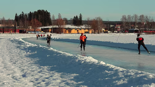 Sunne – Östersund In Mora, der „Siljan“ ist zugefroren.