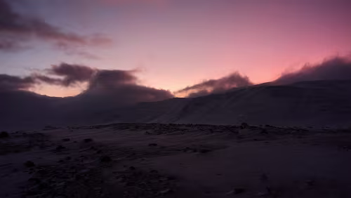 Snøscootertur til Elveneset Am Endpunkt der heutigen Tour angekommen. In Richtung Süden wird es richtig hell.