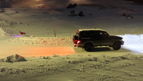 Longyearbyen Die arktische Methode einen Hund Gassi zu führen. Teil 2: Herrchen oder Frauchen.