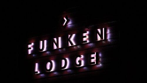 Rundgang in Longyearbyen Das Hotel „Funken Lodge“.