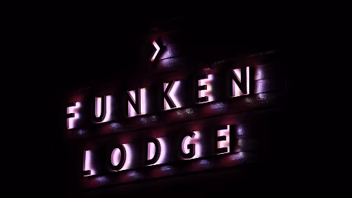 Rundgang in Longyearbyen Das Hotel „Funken Lodge“.