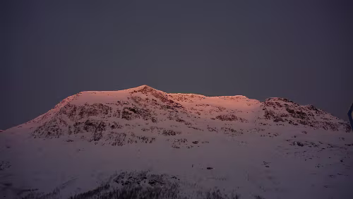 Tromsø – Skarberget – – Bognes – Bodø Am Rastplatz „Sarasteinen“.