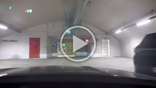 Tromsø – Skarberget – – Bognes – Bodø Abfahrt aus dem „Fjellet p-hus“ und aus Tromsø raus. In Rekordzeit, es ist noch sehr früh am Tag und die Straßen noch quasi leer.