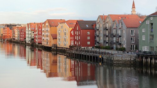 Trondheim Rund um die „Nidelva“. Panorama