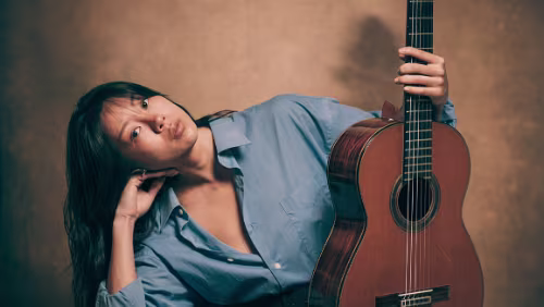 Yan Kok Polarjazz er stolte over å presentere den norsk-kinesiske gitaristen og låtskriveren Yan Kok på Nordover! Med et særegent, lekent sound, inviterer Yan publikum...