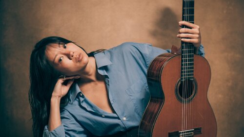 Yan Kok Polarjazz er stolte over å presentere den norsk-kinesiske gitaristen og låtskriveren Yan Kok på Nordover! Med et særegent, lekent sound, inviterer Yan publikum...