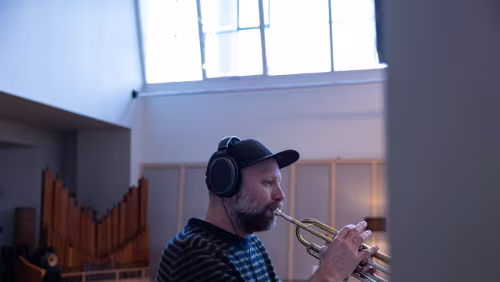 Mathias Eick Quintet Trompetisten, komponisten og bandlederen Mathias Eick er et av de virkelige store navnene i jazzens verden. Med seg til Longyearbyen har Eick med seg...