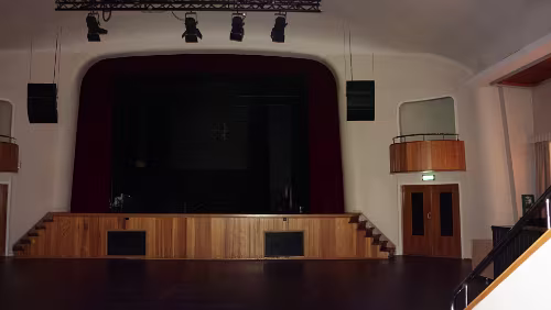 Huset Der große Saal und die große Bühne.