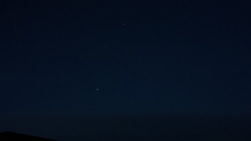 Seed Vault Hike - From Seed to Summit Der helle Stern ist der Jupiter und oben drüber sind man zwei seiner Monde.