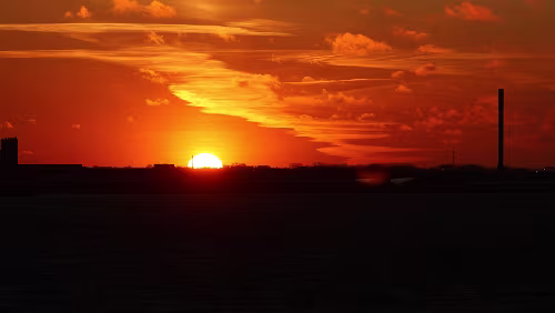 Helsingør – – Helsingborg – Sunne Ein schöner Sonnenaufgang bahnt sich auf schwedischer Seite an.