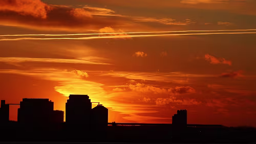 Helsingør – – Helsingborg – Sunne Ein schöner Sonnenaufgang bahnt sich auf schwedischer Seite an.