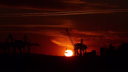 Helsingør – – Helsingborg – Sunne Ein schöner Sonnenaufgang bahnt sich auf schwedischer Seite an.