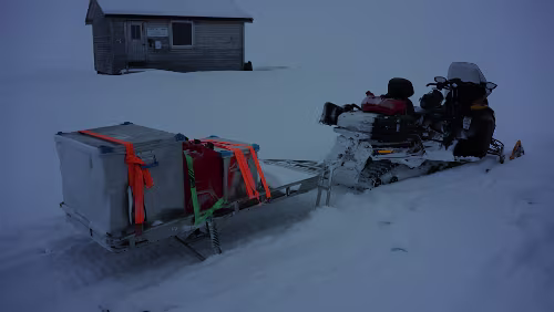 Reindalen & Van Mijenfjorden Der Scooter des Guides.