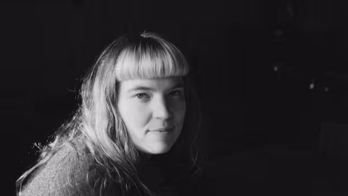 Randi Oline Randi Oline har gjennom de siste årene etablert seg som en spennende ny stemme i norsk popmusikk. Med sine personlige tekster og dagbokaktige beretninger har...