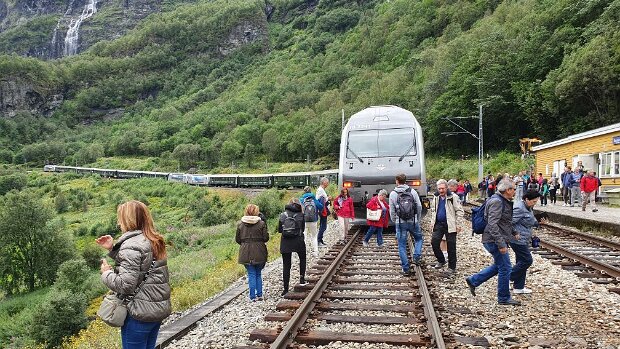 31.07.2019 | Togkollisjon på Flåmsbana Togkollisjon på Flåmsbana – ti lettere skadd To tog med til sammen 800 passasjerer om bord kolliderte onsdag ved...