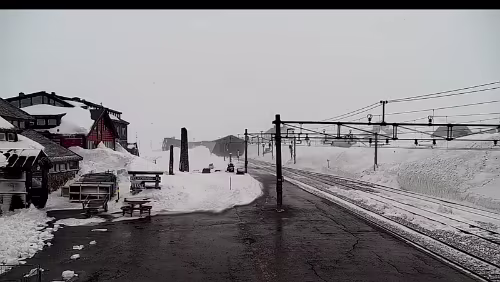 Finse Es ist schon zu warm, dass der Schnee noch liegen bleibt.