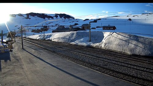 Finse Eine ganz neue Perspektive. Rechts am Hang sieht man einen Skilift.