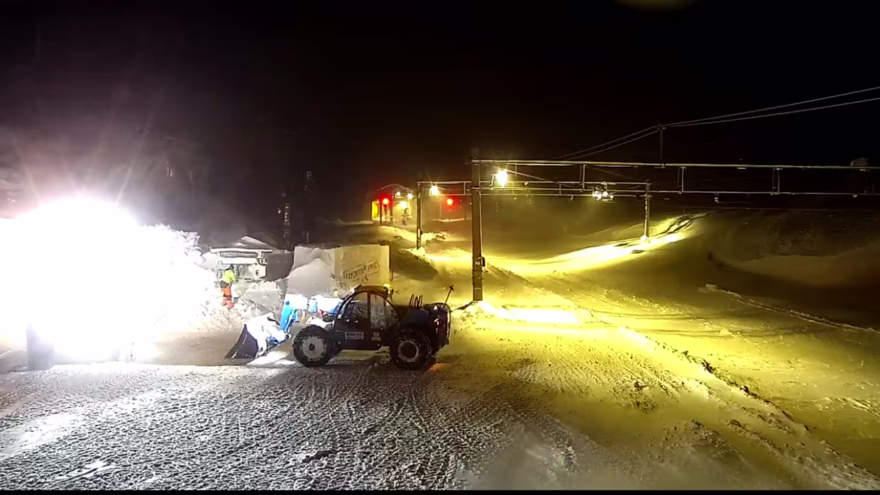 Februar Am Montag dem 17.02.2020 gab es auf der Bahnstrecke Oslo-Bergen eine Schneelawine die in der Nähe von Hallingskeid eine...