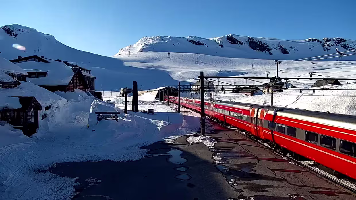 April Bilder von der WebCam Finse stasjon .