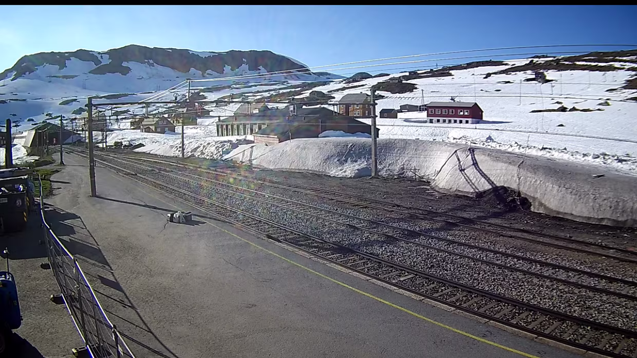 Juni Bilder von der WebCam Finse stasjon .