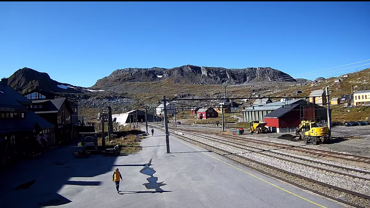 September Bilder von der WebCam Finse stasjon .