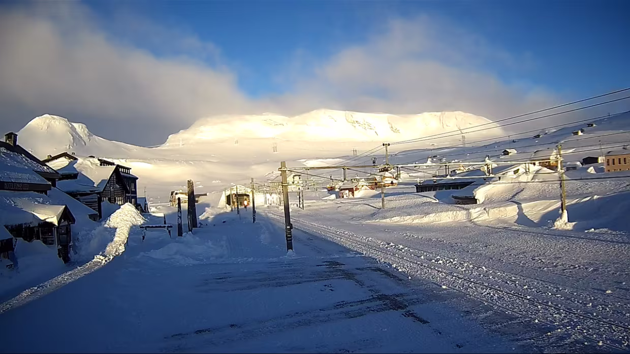 Februar Bilder von der WebCam Finse stasjon .